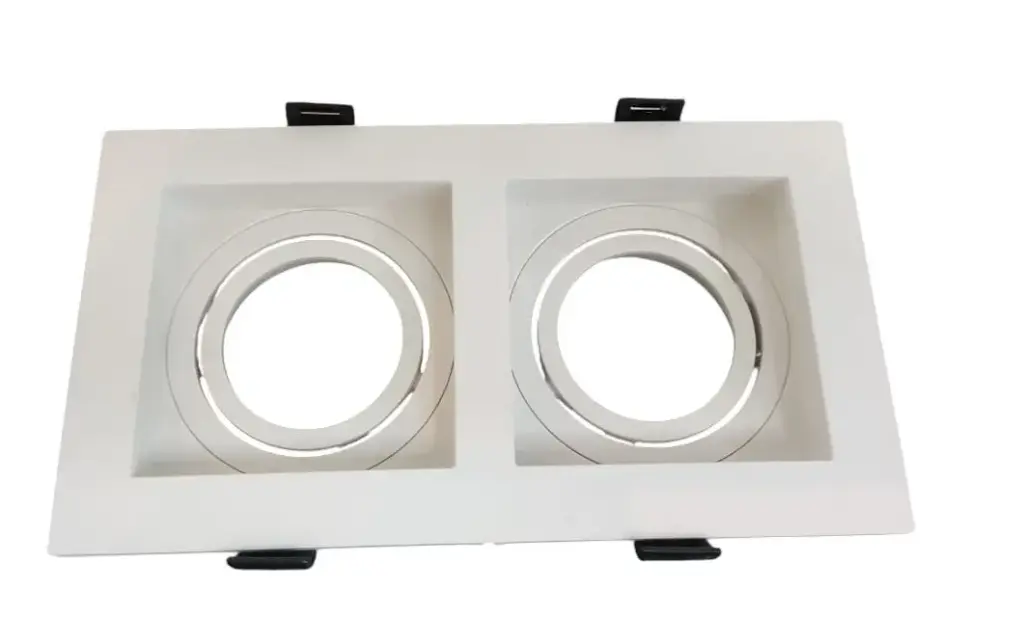 APLIQUE SPOT DOBLE CUADRADO DIRIGIBLE BLANCO PARA EMPOTRAR 2 DICROICO C/ SOCATE REF. AOE34WH MARCA LUZAK