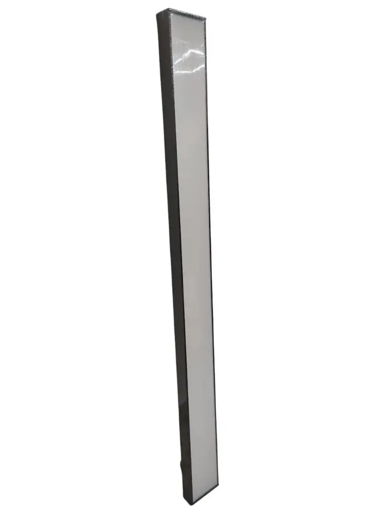 LAMPARA LED LINEAL 120CM 54W 85-265 V 3500 K SUPERFICIAL BLACK ARMOUR REF. RJGB543K MARCA LUZAK