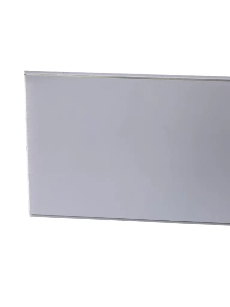 LAMINA DE PVC PARA TECHO CIELO RASO ( MATE ) BLANCO CON RAYA PLATA 5.95 MT X 30CMX 8MM (CUBRE 1.80 MTS 2) REF. 12-116-0004