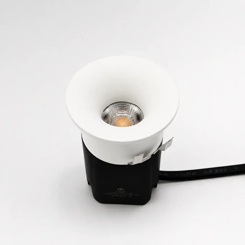 LAMPARA LED MINI SPOT RED EMP 3W 3000K 85 - 265V IP20  30 X 40 MM SERIE MUSEU C/ DRIVER C/ BLANCO REF. CHM301 MARCA ILUMINAK