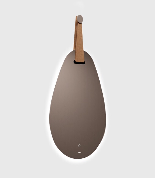 ESPEJO DE BAÑO OVALADO 61 X 83 CM MOD. CORK CON HEBILLA - CUERO / LUZ BLANCA SENSOR TOUCH MARCA KUBO
