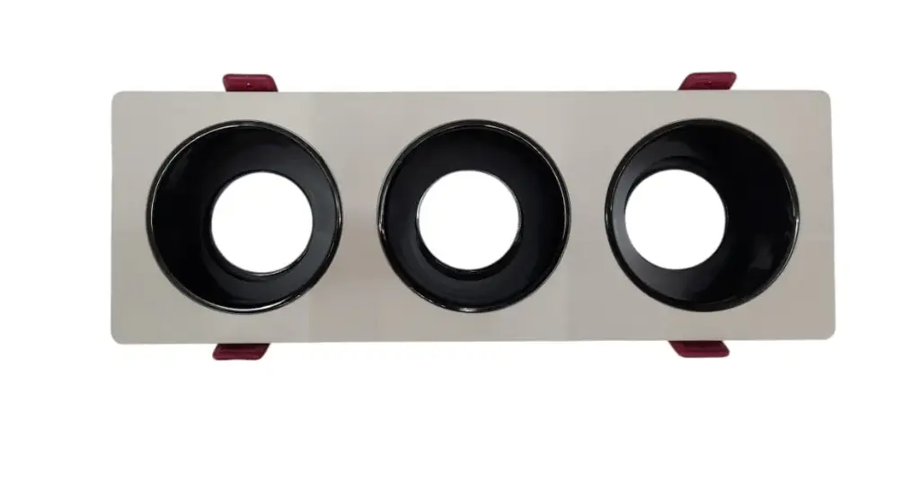 LAMPARA SPOT FIJO TRIPLE EMPOTRABLE 255 X 90 X 40MM 95 - 110V 3W C/BLANCO CARA INT. NEGRO REF: LUM-976 MARCA LUMIND