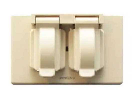TAPA PROTECTORA DE TOMACORRIENTE DOBLE INTEMPERIE HORIZONTAL BEIGE REF. U03-BG MARCA PICKENS